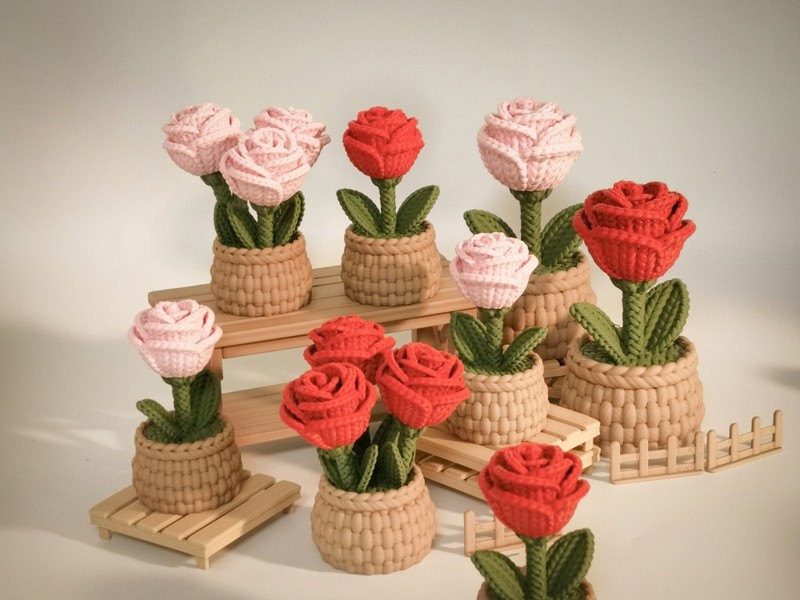 Knitted Rose Planter