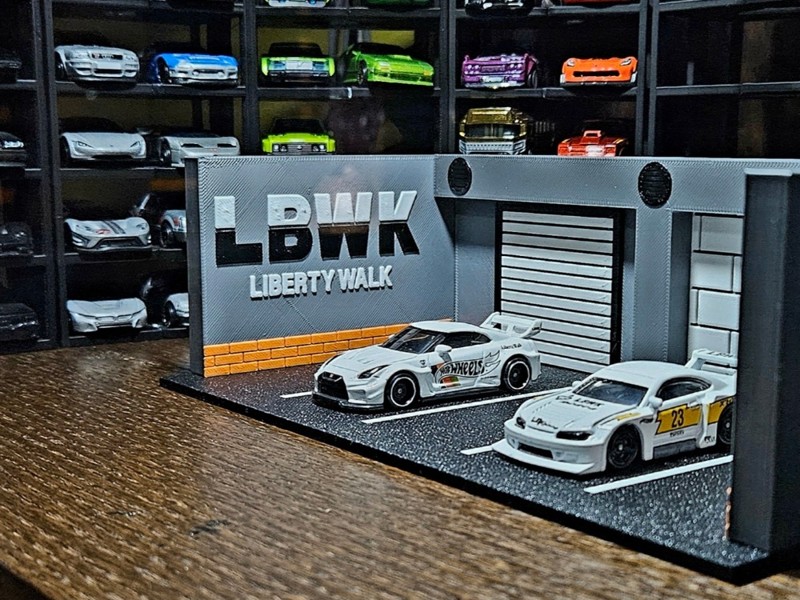Mini Garage Diorama · Structure Only