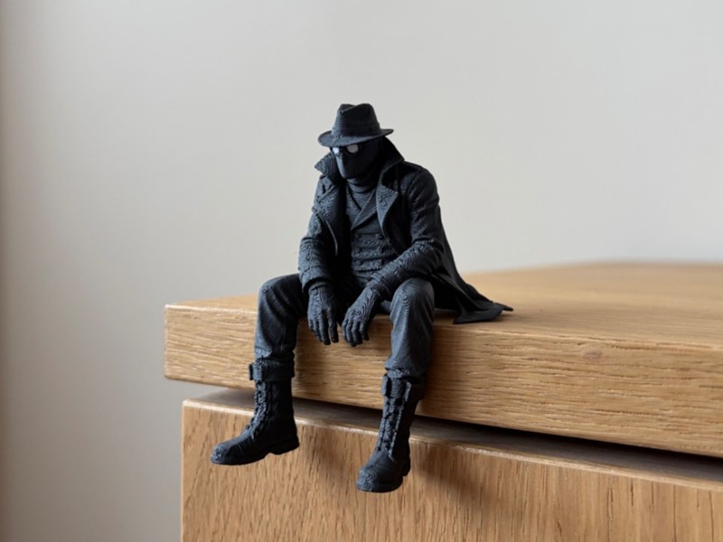 Spider-Man Noir · Sitting