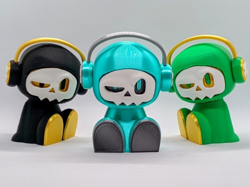 Mr Bone · Sitting Spraycan